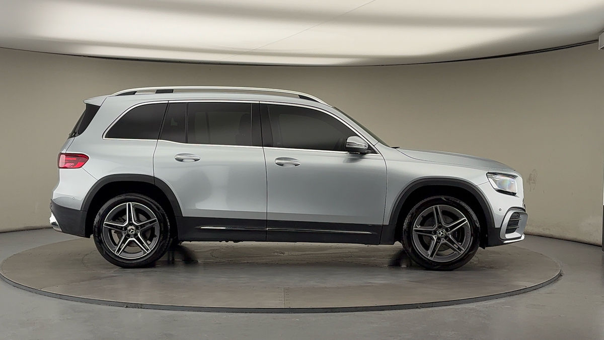 Mercedes-Benz GLB Image 16