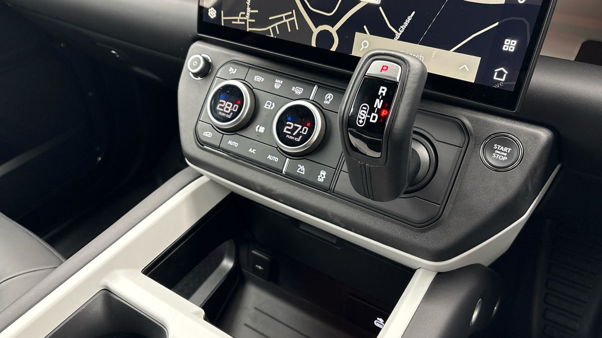 Land Rover Defender 90 Urban Image 18