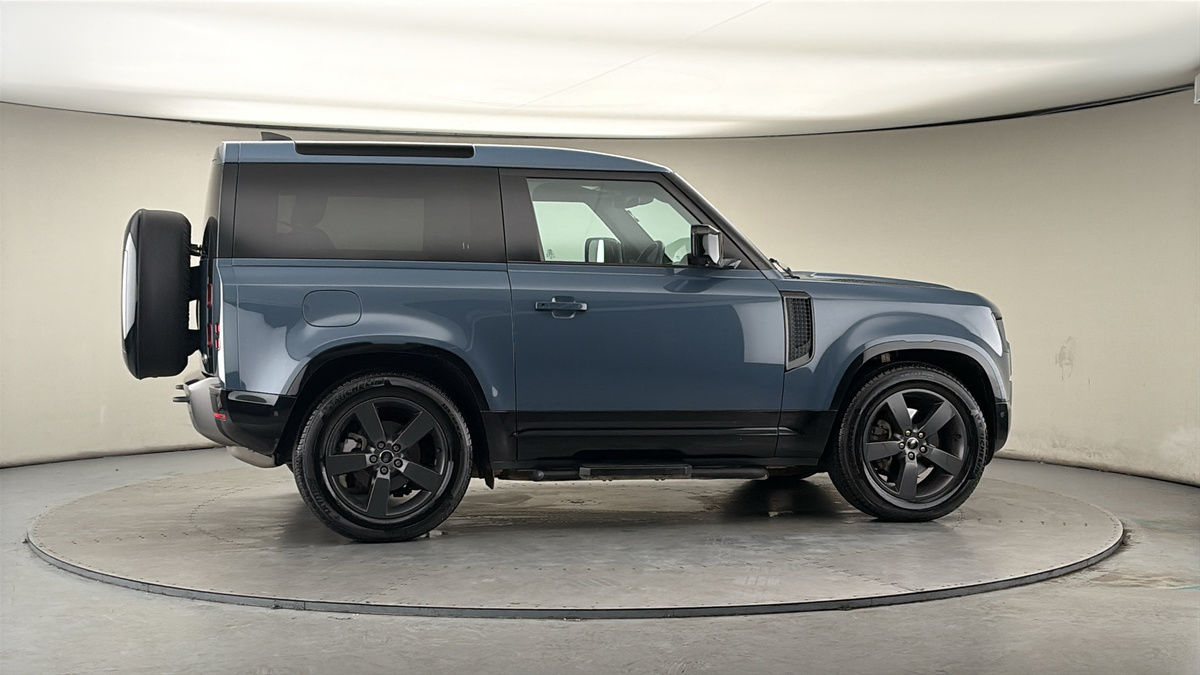More views of Land Rover Defender 90
