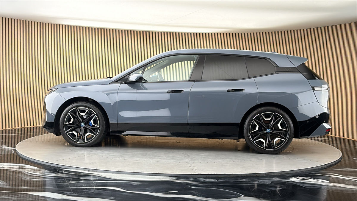 More views of BMW iX