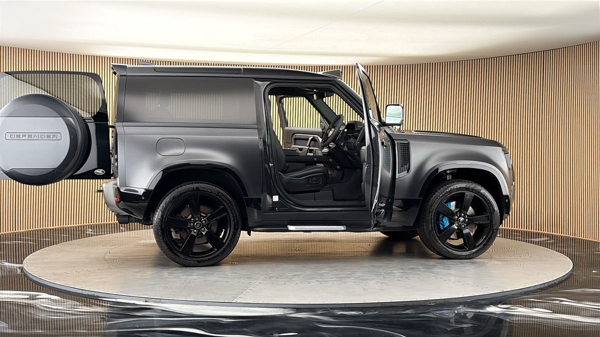 More views of Land Rover Defender 90