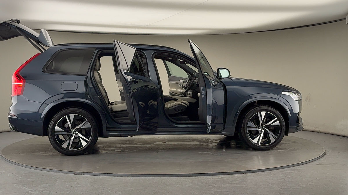 More views of Volvo XC90