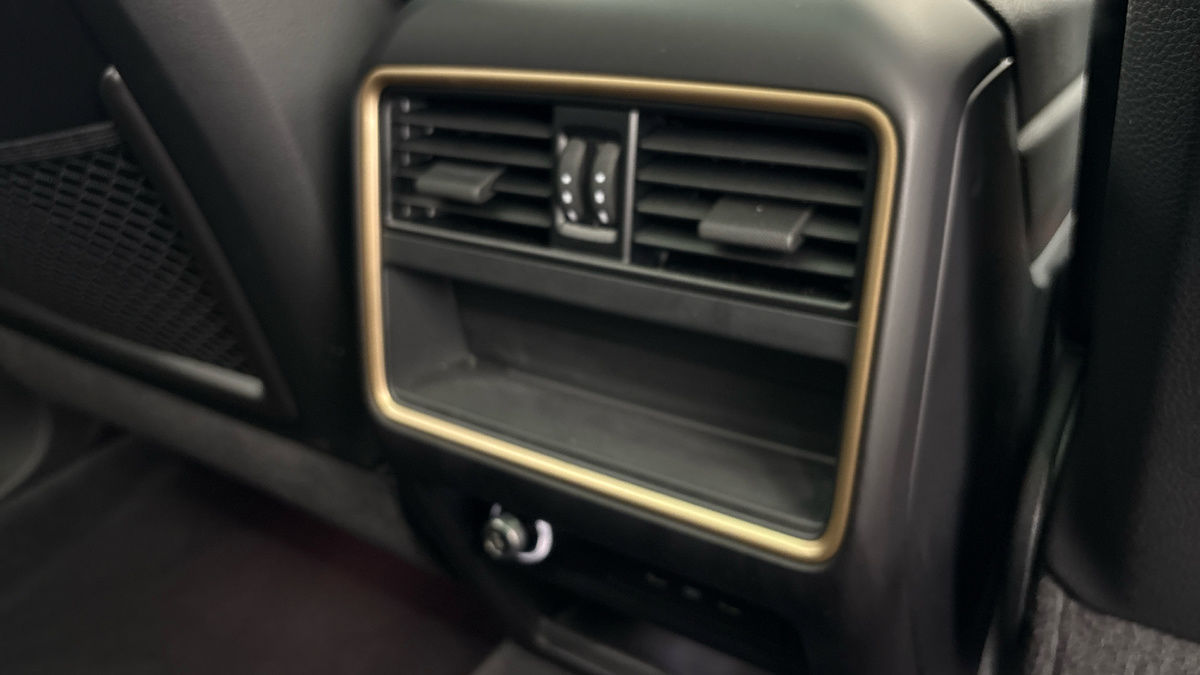Porsche Cayenne Image 32