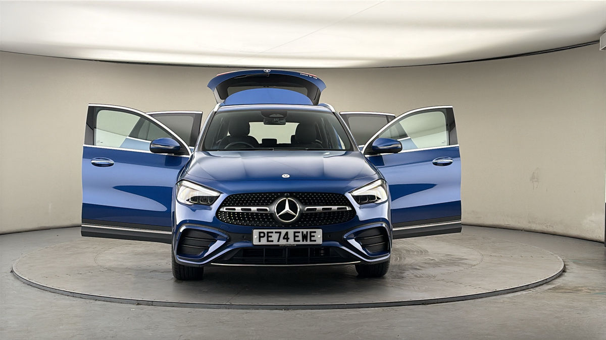 More views of Mercedes-Benz GLA