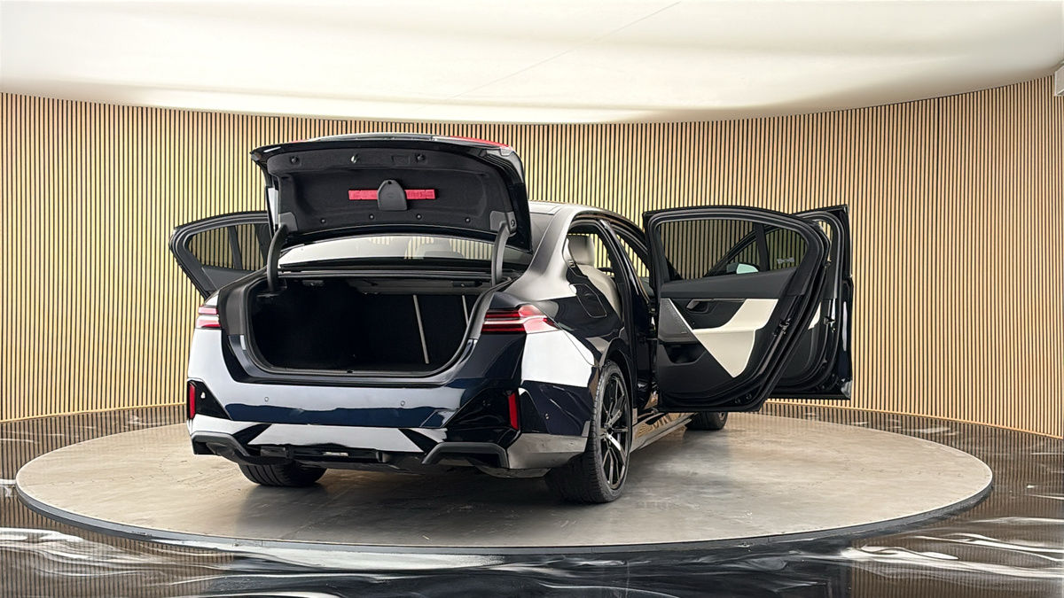 More views of BMW i5
