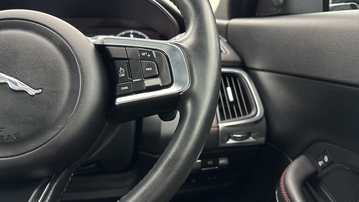 Jaguar E-PACE Image 14