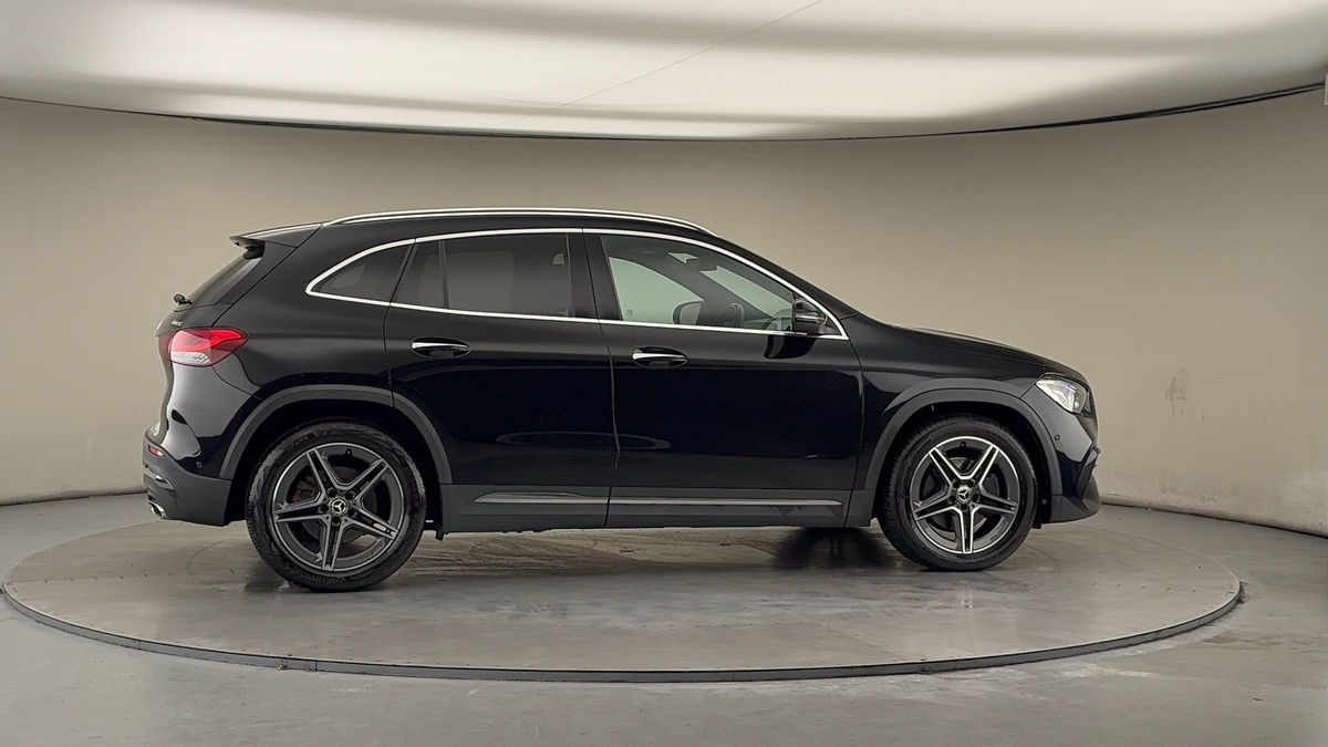 More views of Mercedes-Benz GLA