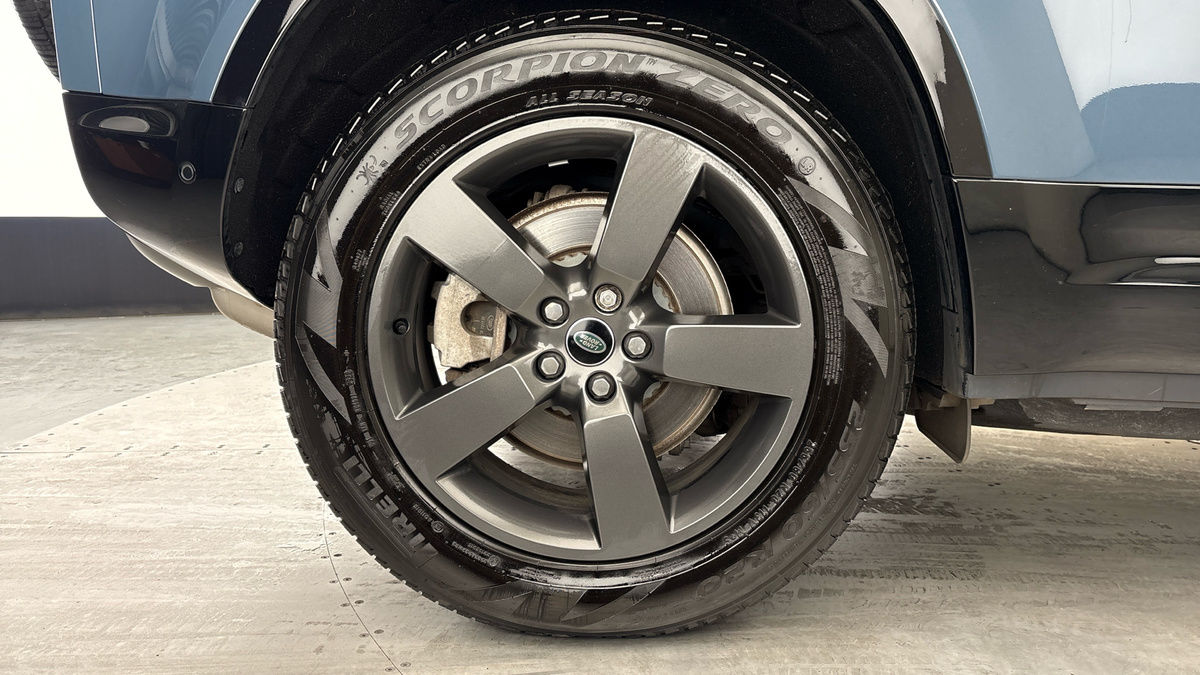 Land Rover Defender 110 Image 10