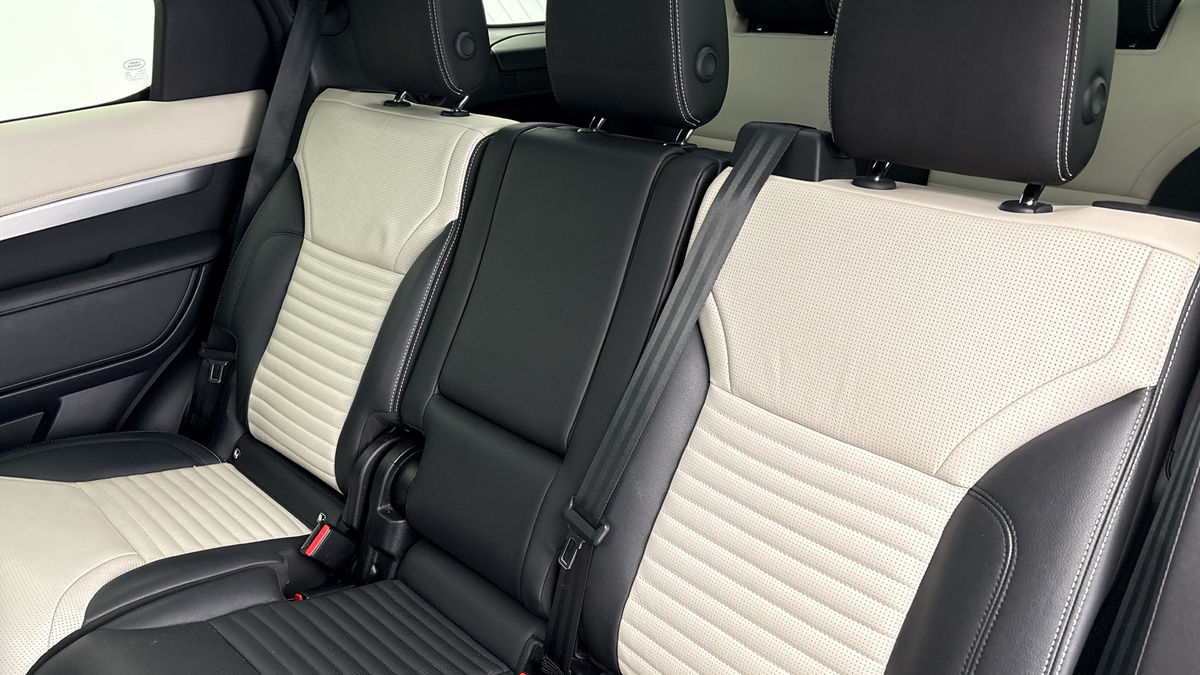 Land Rover Discovery Image 8