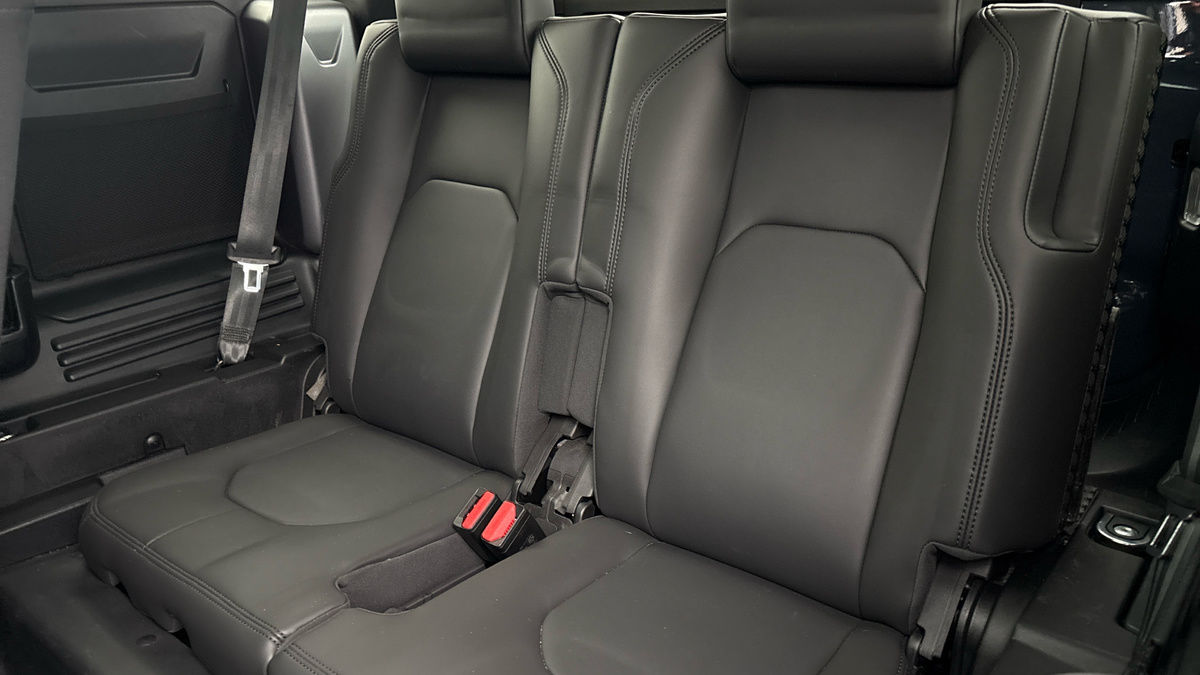 Land Rover Defender 110 Image 25