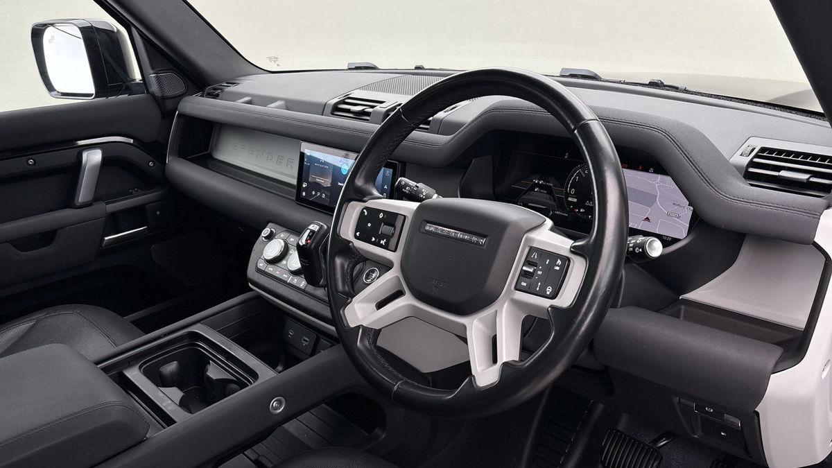 Land Rover Defender 110 Image 5