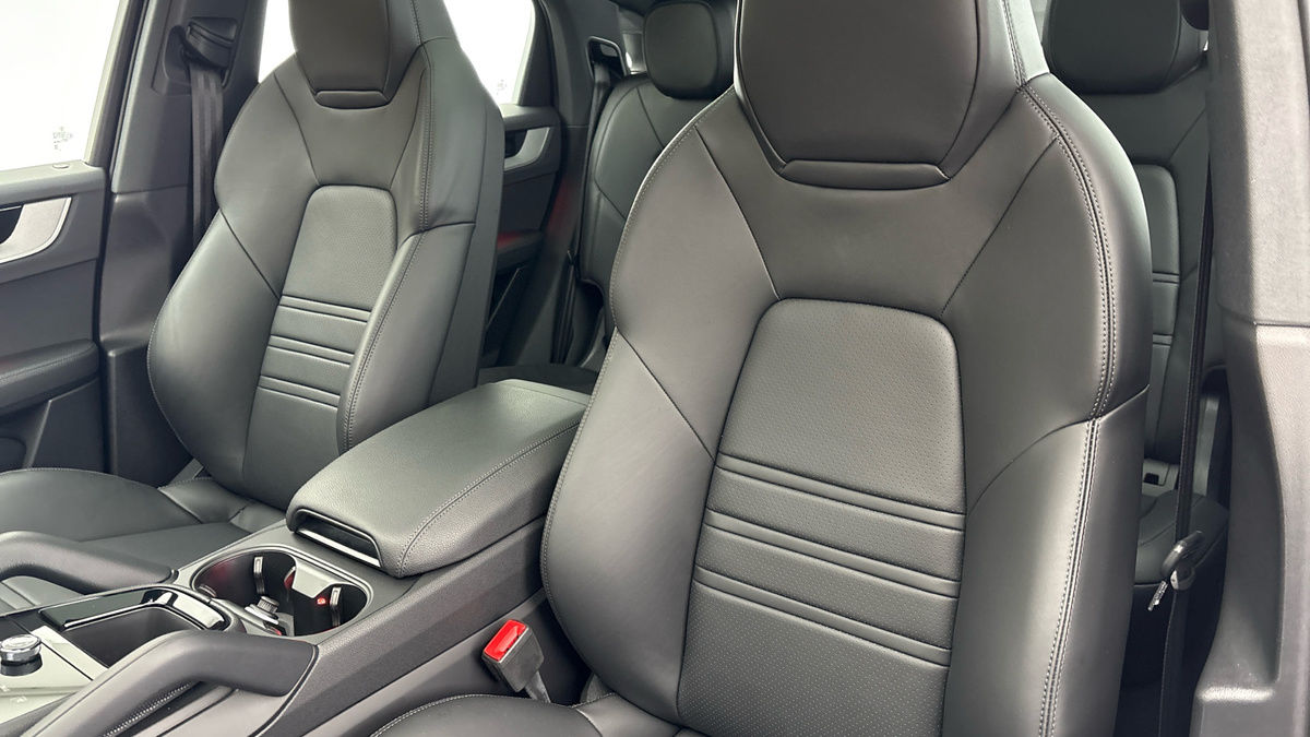 Porsche Cayenne Image 7