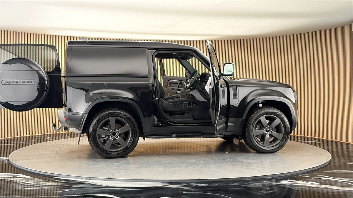 More views of Land Rover Defender 90
