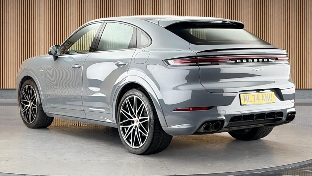 Porsche Cayenne Image 2