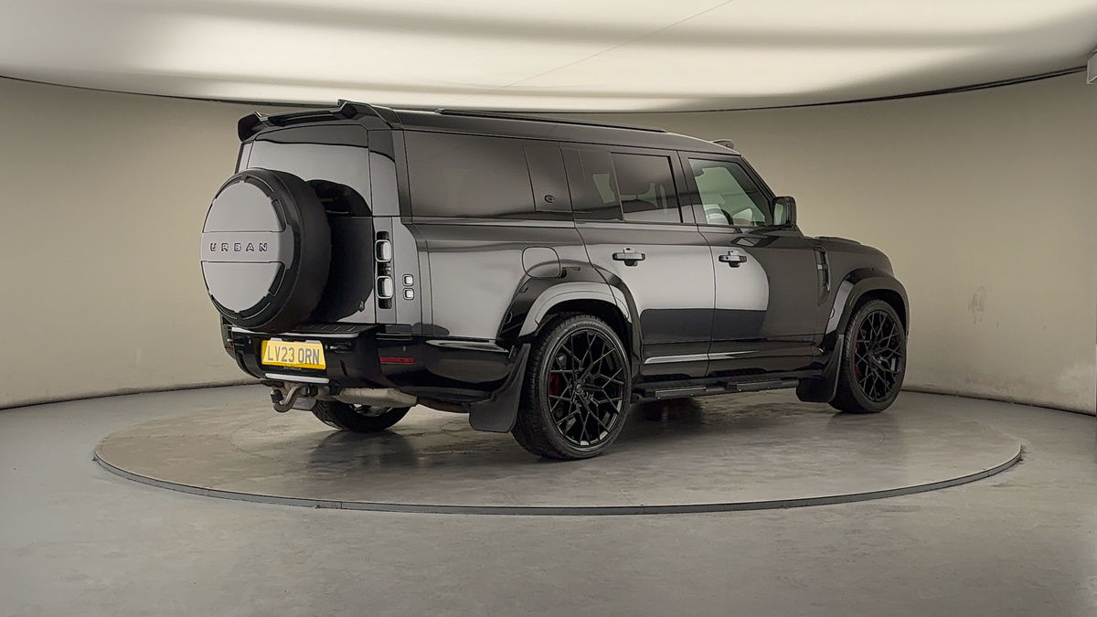 Land Rover Defender 130 Urban Image 21