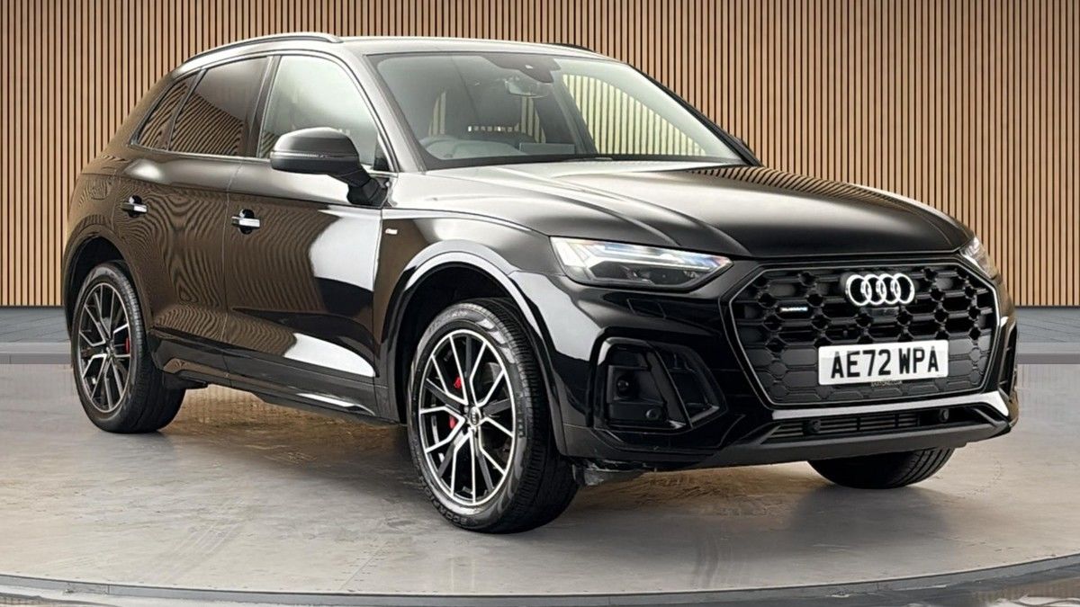 Audi Q5 Sticky Header Image