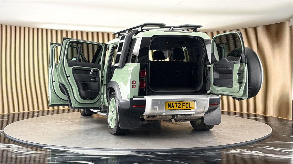 More views of Land Rover Defender 110
