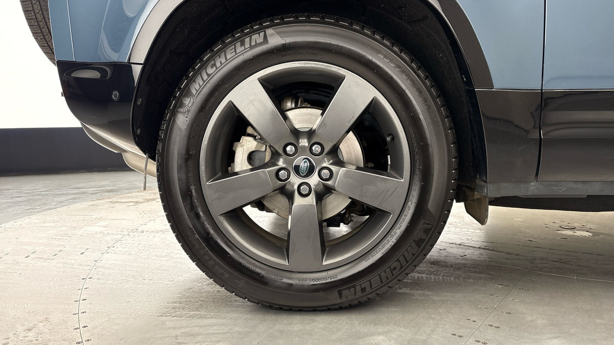 Land Rover Defender 90 Image 10