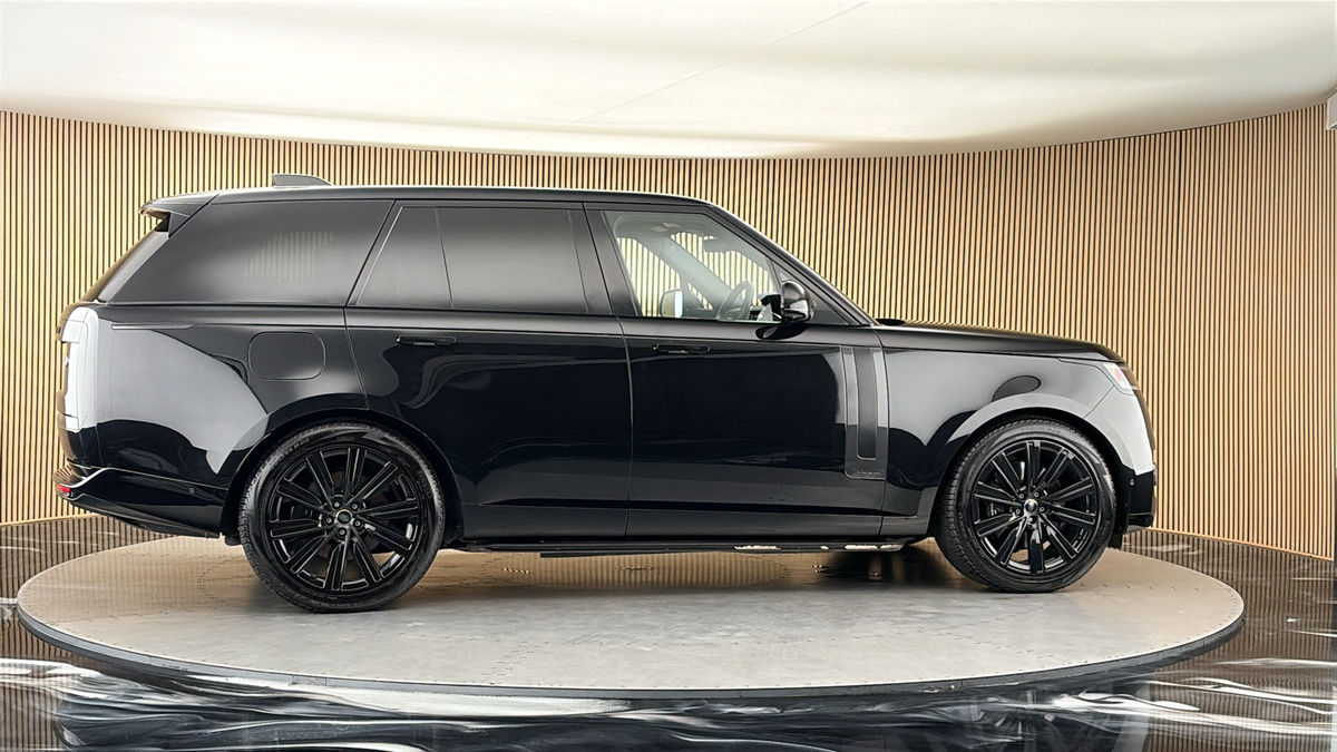 More views of Land Rover Range Rover