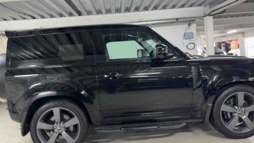 More views of Land Rover Defender 90