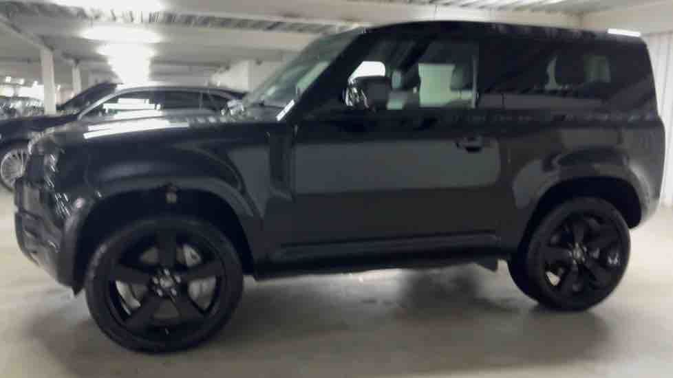 More views of Land Rover Defender 90
