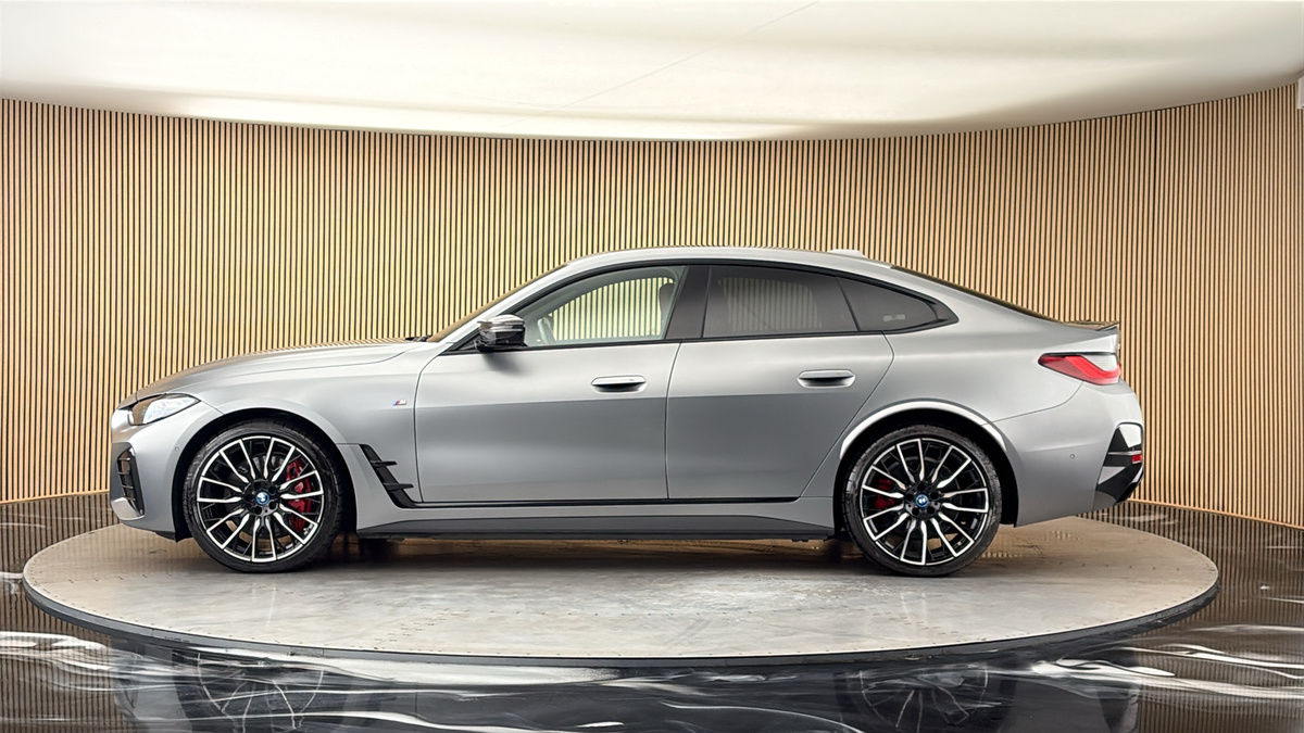 BMW i4 Image 16