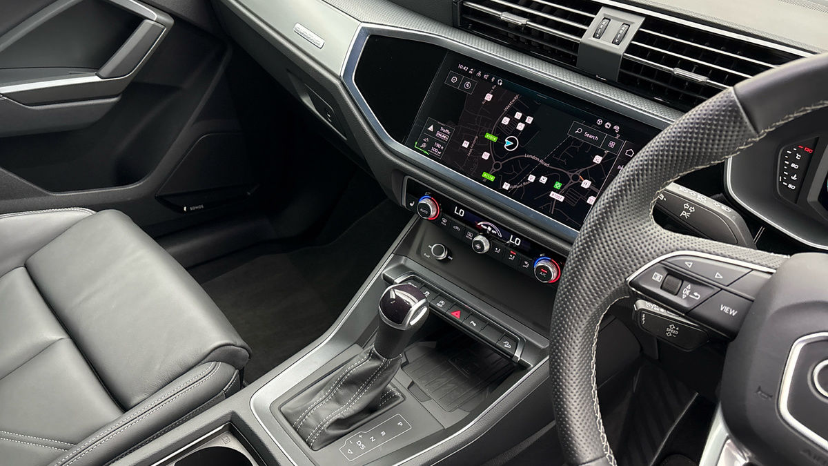 Audi Q3 Image 18