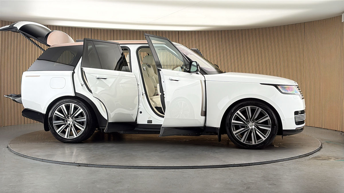 More views of Land Rover Range Rover