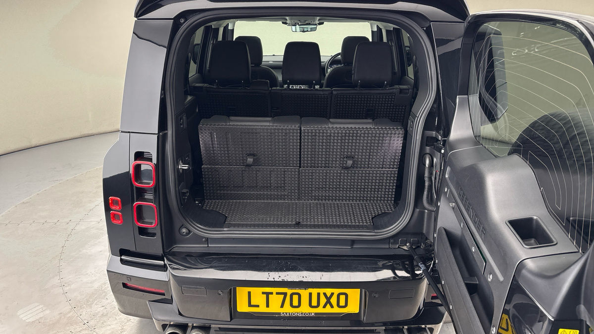 Land Rover Defender 110 Image 11