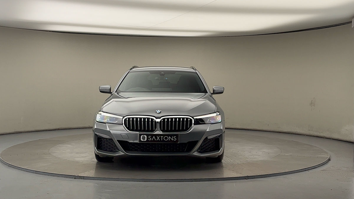 BMW 5 Series Image 3