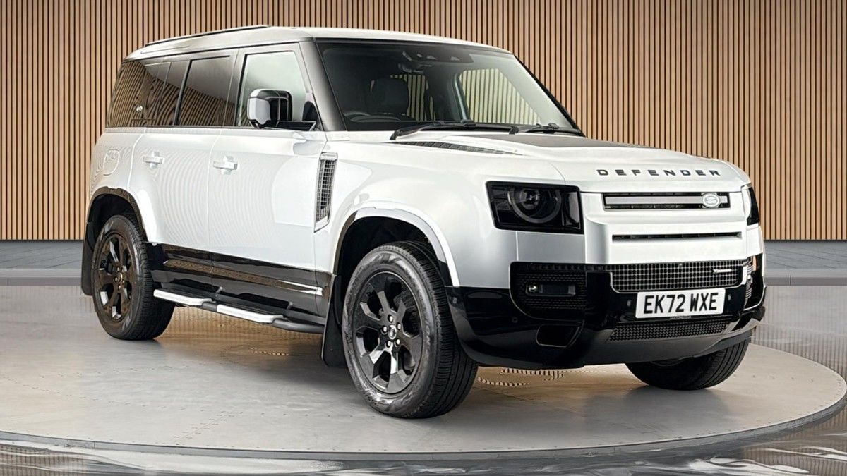 Land Rover Defender 110 Sticky Header Image