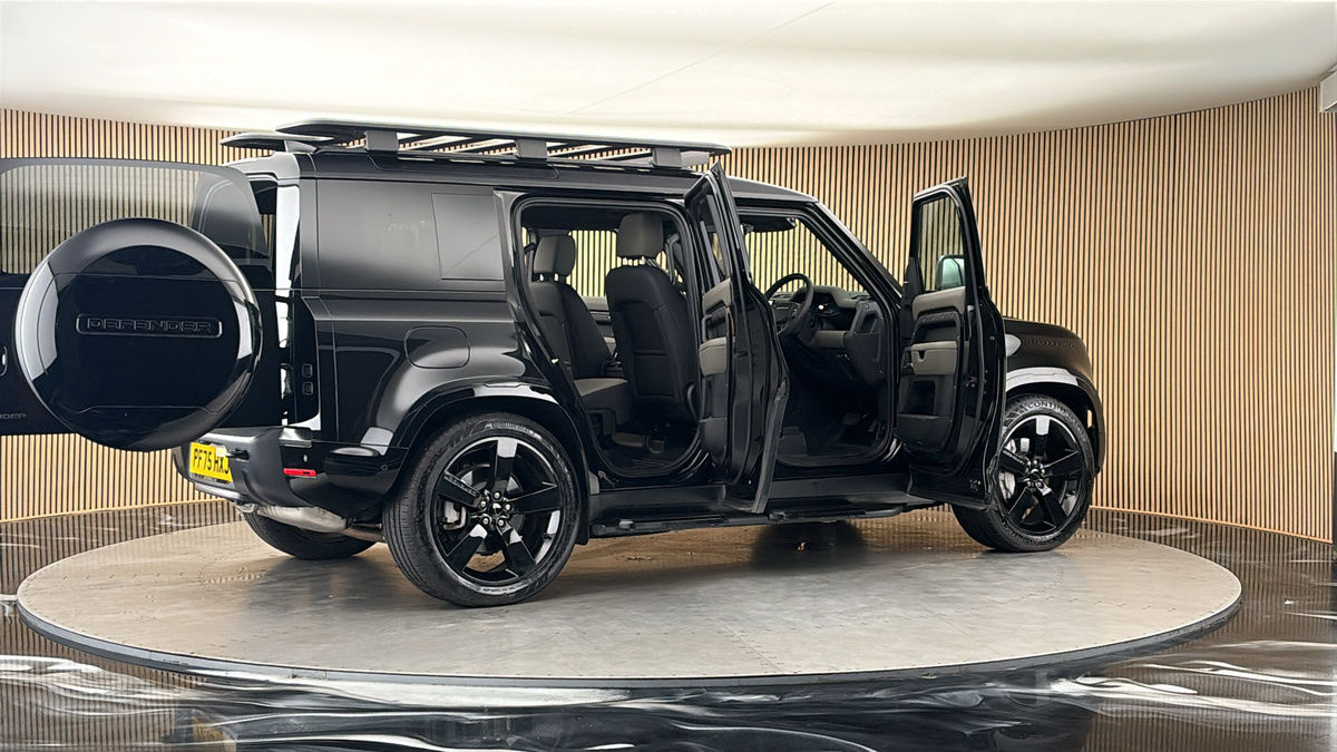 More views of Land Rover Defender 110