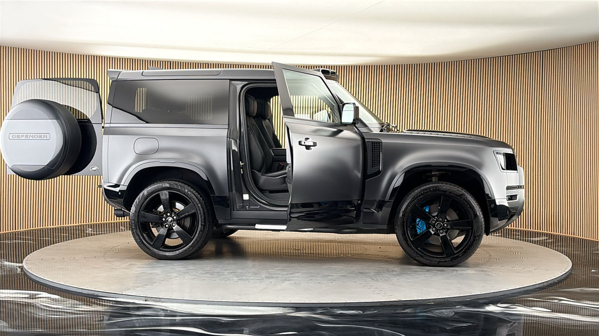 More views of Land Rover Defender 90