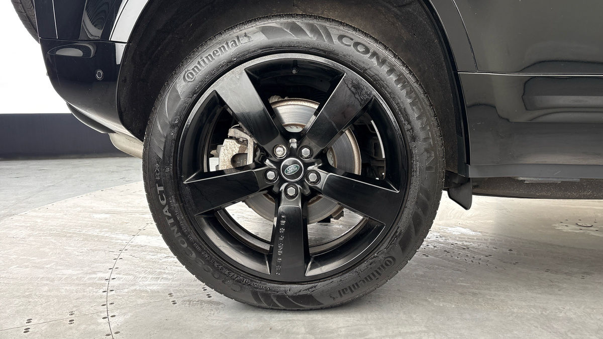 Land Rover Defender 110 Image 10