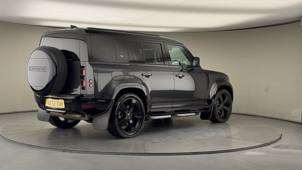 Land Rover Defender 110 Image 21