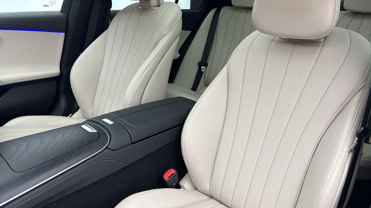 Mercedes-Benz E Class Image 7