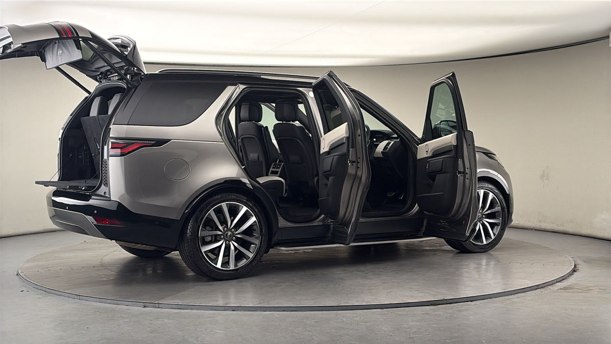 More views of Land Rover Discovery