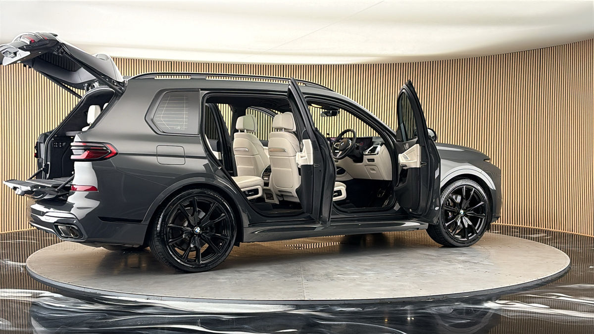 More views of BMW X7