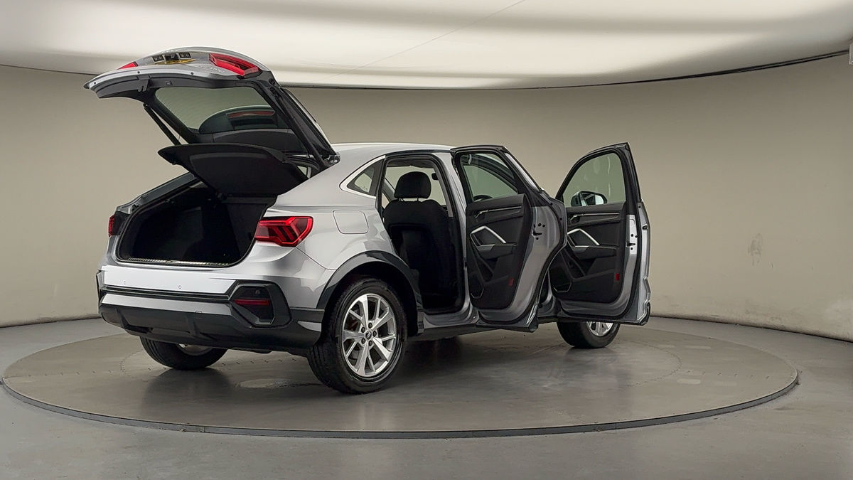 More views of Audi Q3