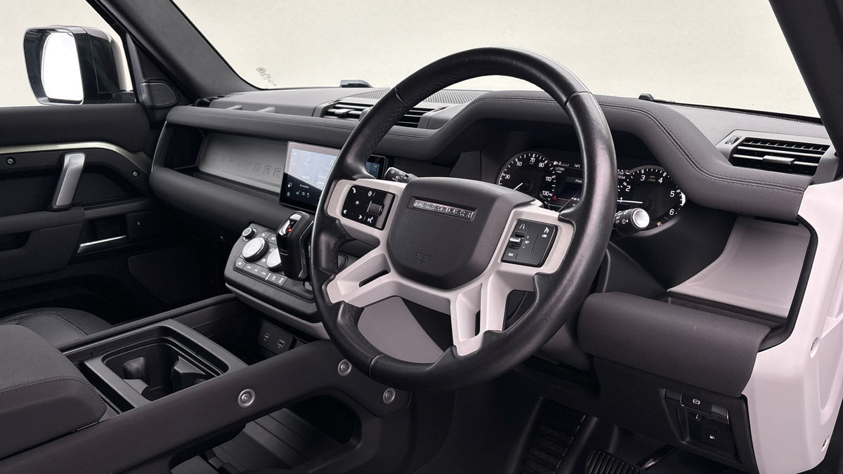Land Rover Defender 110 Image 5