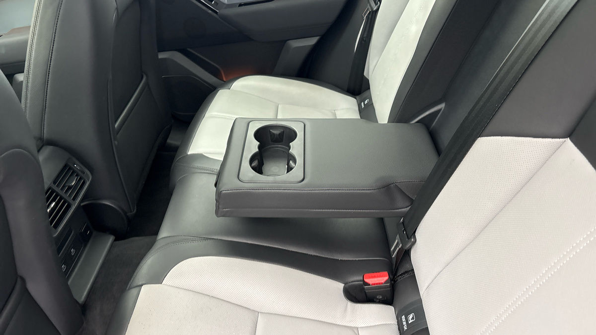 Land Rover Range Rover Velar Image 9