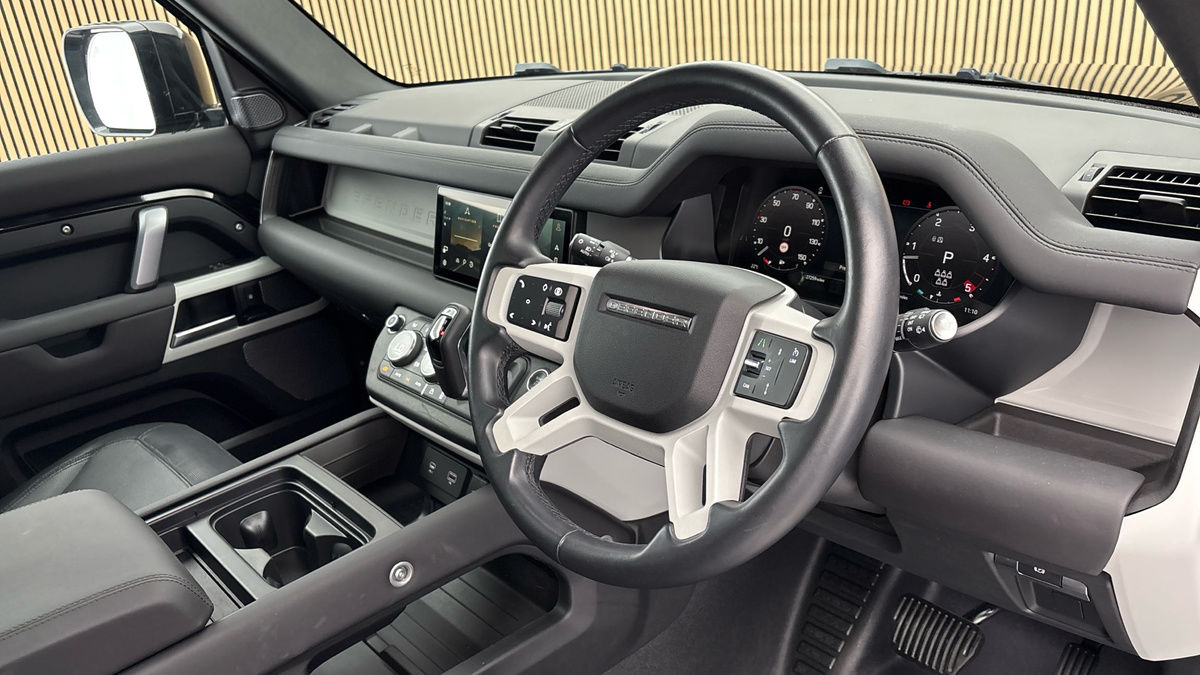 Land Rover Defender 110 Image 5