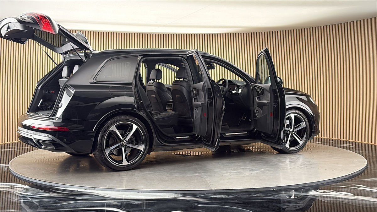 More views of Audi Q7