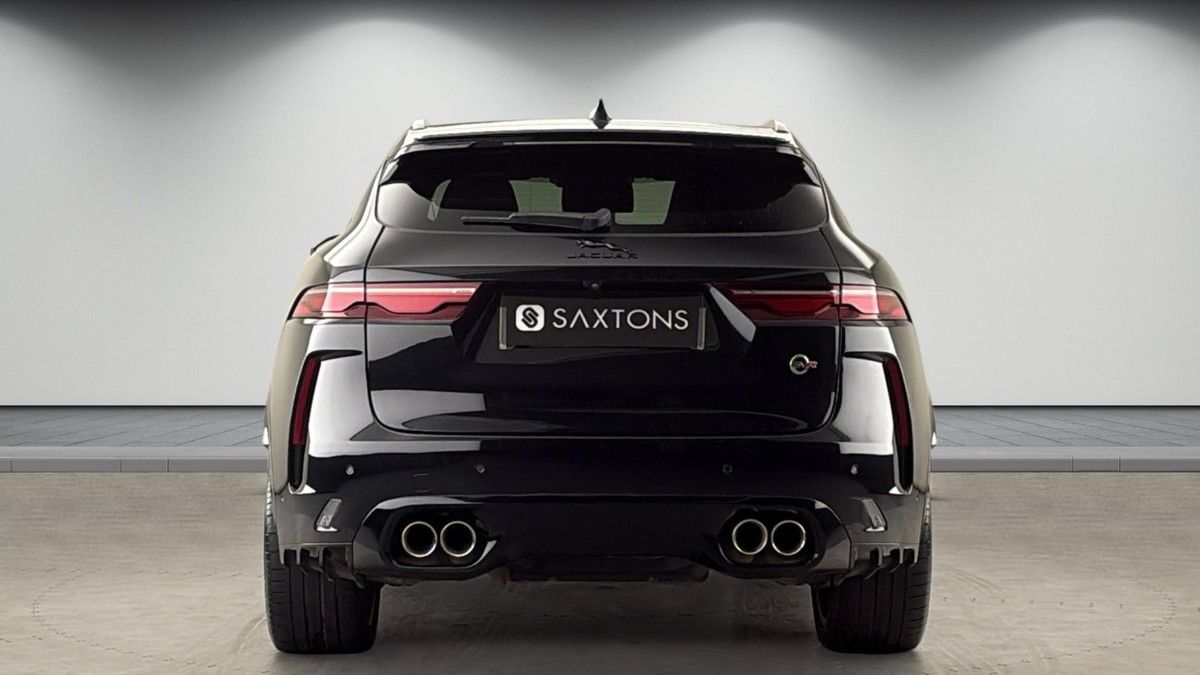 Jaguar F-PACE Image 4