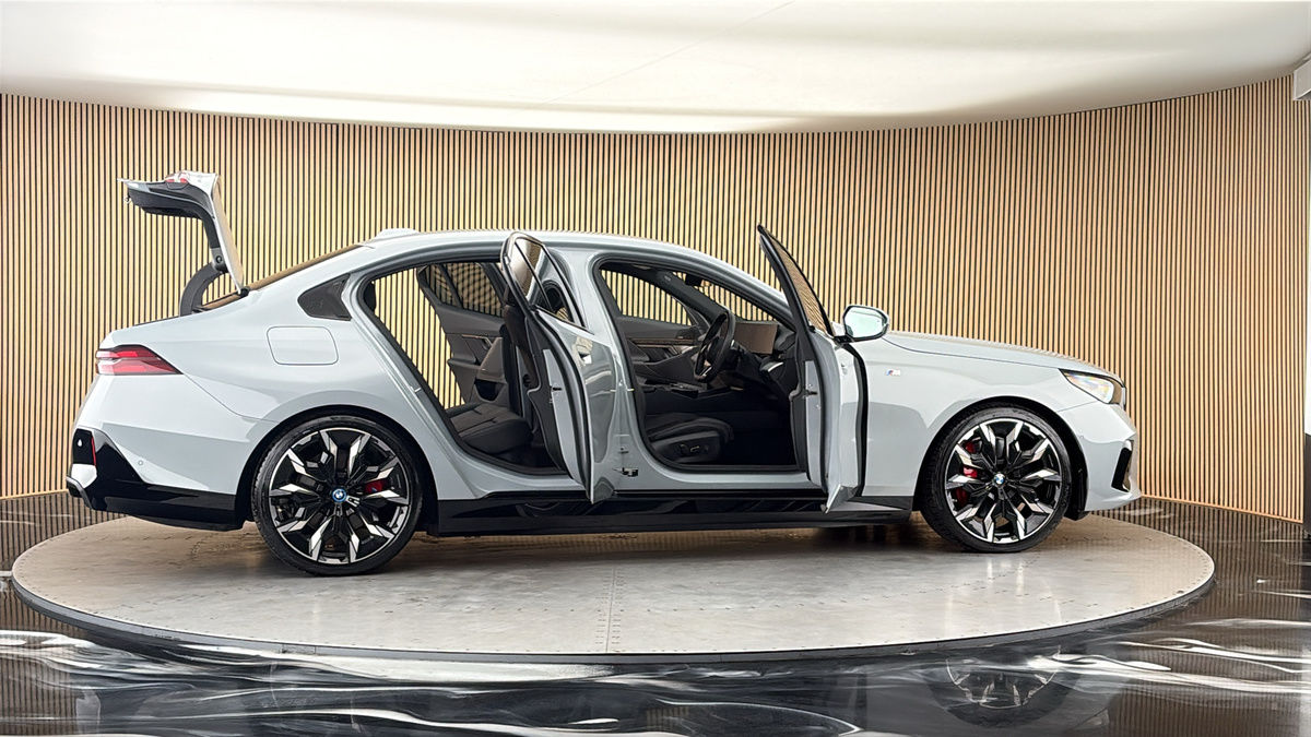 More views of BMW i5