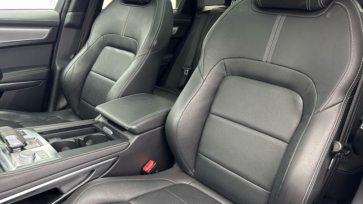 Jaguar F-PACE Image 7