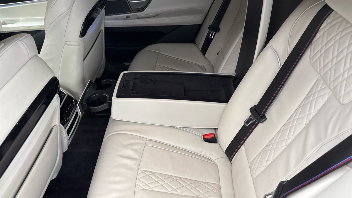 BMW 7 Series Image 9