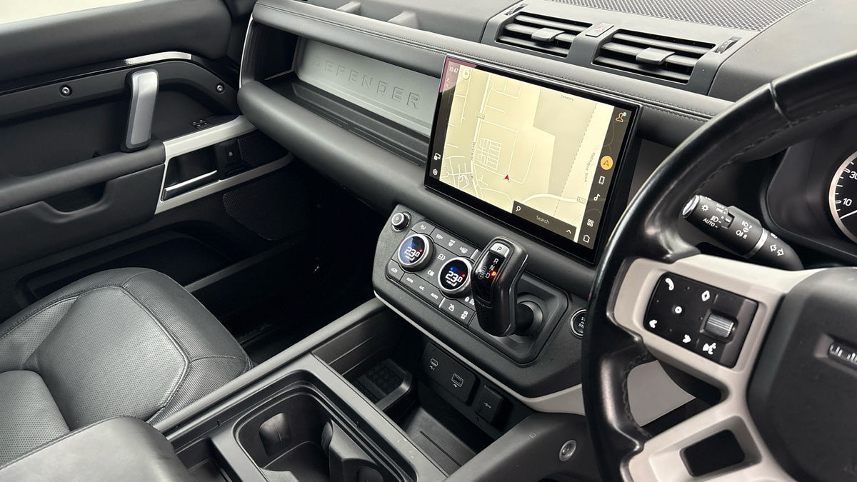 Land Rover Defender 110 Urban Image 18