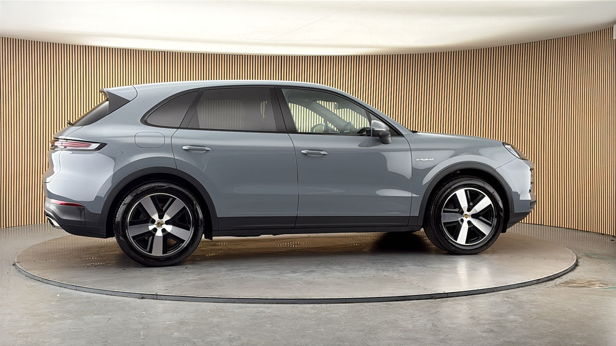 More views of Porsche Cayenne
