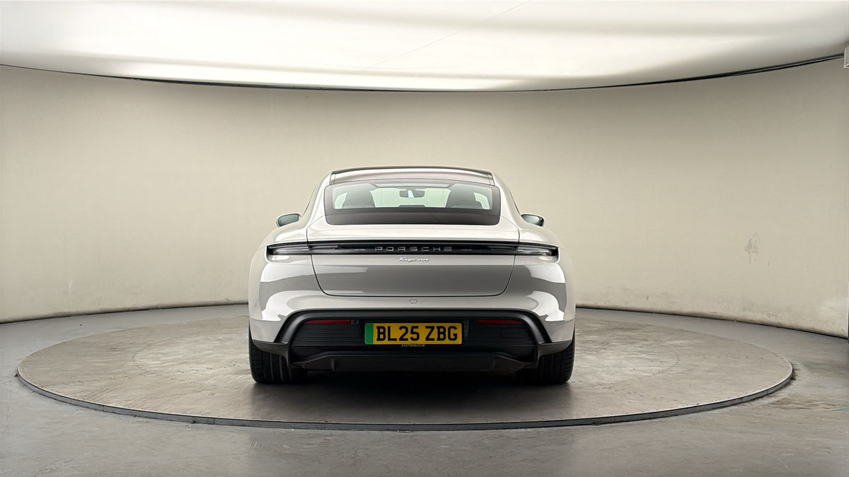 Porsche Taycan Image 4